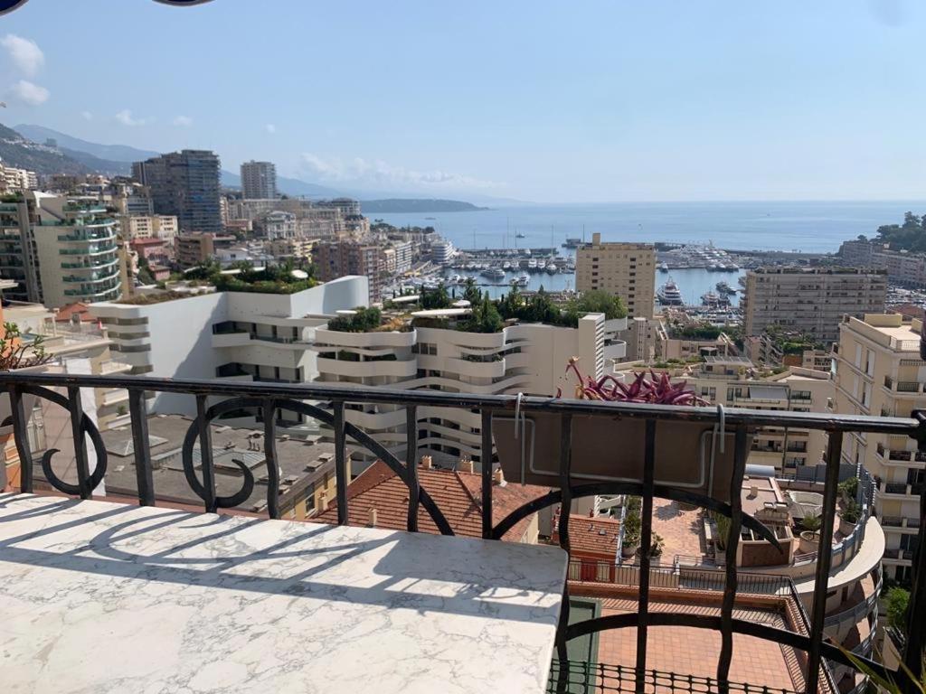 Plein Coeur De Monaco, A 300 Metres A Pied Du Port De Monaco, 4 Pieces Dans Des Escaliers Vue Mer Exceptionnelle Eksteriør billede
